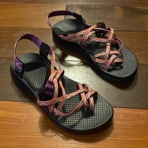 - Chacos